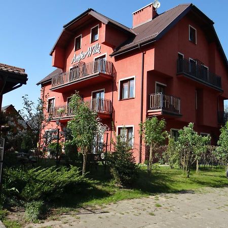 Amber Willa Bobolin Exterior photo